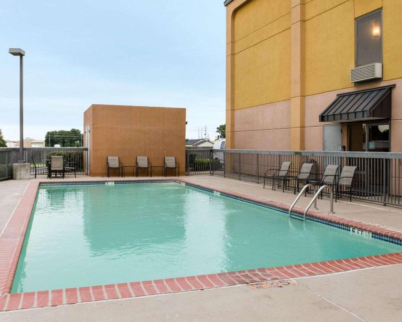 Quality Inn Cleveland - image 6