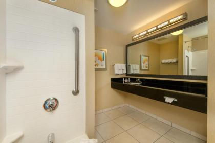 Fairfield Inn and Suites Cleveland - image 15
