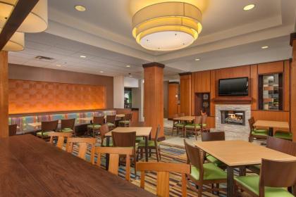 Fairfield Inn and Suites Cleveland - image 9