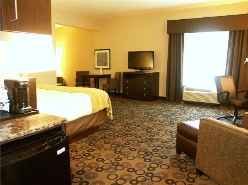 Holiday Inn Express & Suites - Cleveland Northwest an IHG Hotel - image 2