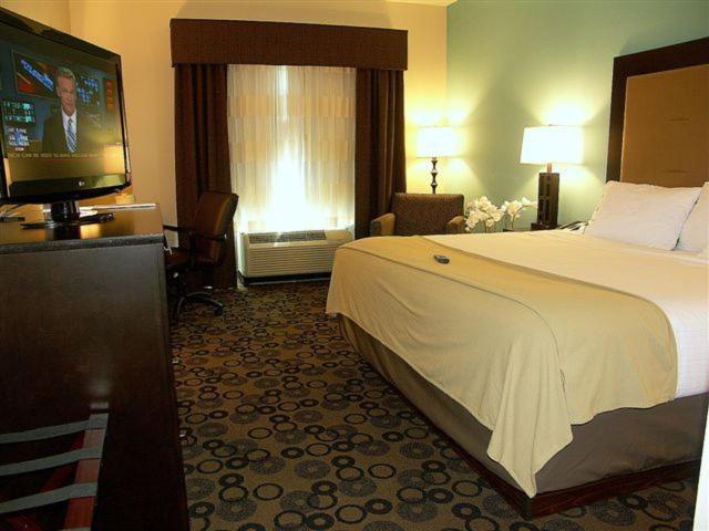 Holiday Inn Express & Suites - Cleveland Northwest an IHG Hotel - image 6