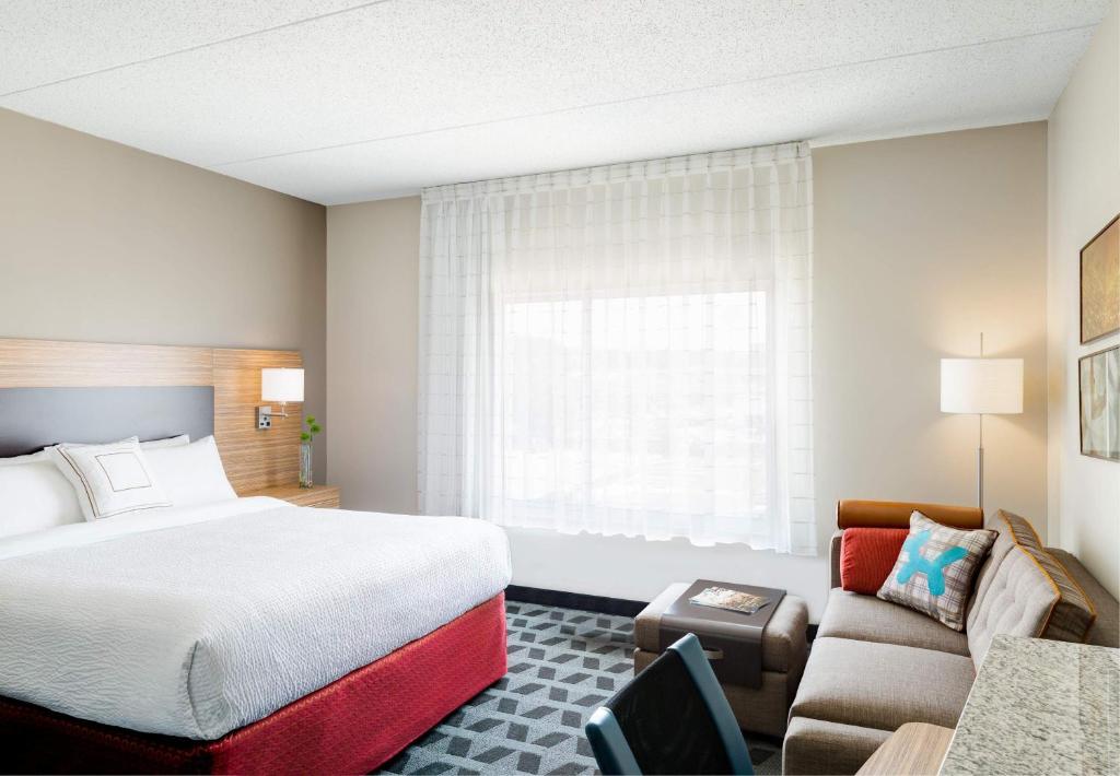 TownePlace Suites by Marriott Cleveland - image 4