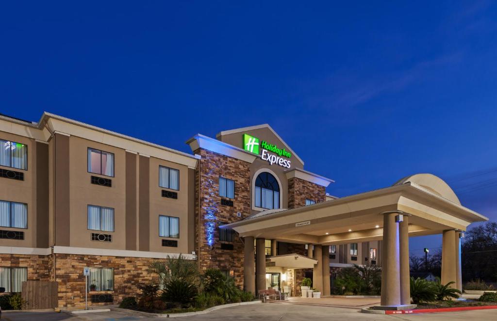 Holiday Inn Express & Suites Cleveland an IHG Hotel - image 7