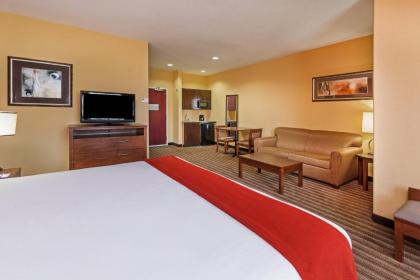 Holiday Inn Express & Suites Cleveland an IHG Hotel - image 8