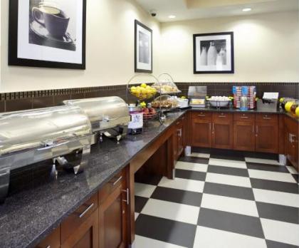 Hampton Inn Cleveland-Downtown - image 2