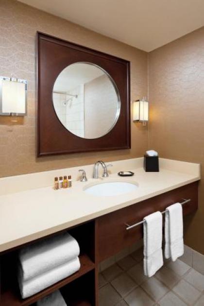 Sheraton Cleveland Airport Hotel - image 5