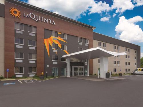 La Quinta by Wyndham Cleveland - Airport North - image 3