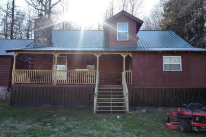 Hoot Nannys Rustic Cabin on mossy Creek Cleveland