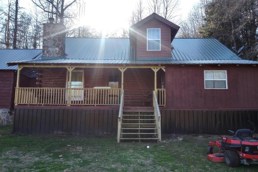 Hoot Nanny's Rustic Cabin on Mossy Creek - main image