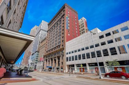 Frontdesk I Lofts at 629 Euclid Downtown Cleveland - image 11