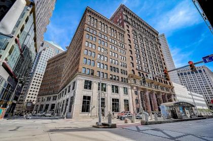 Frontdesk I Lofts at 629 Euclid Downtown Cleveland - image 15