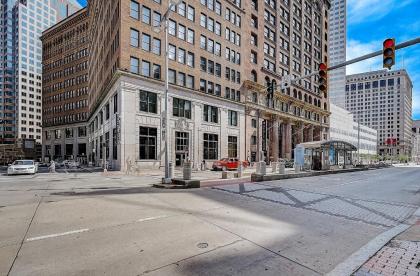 Frontdesk I Lofts at 629 Euclid Downtown Cleveland - image 16