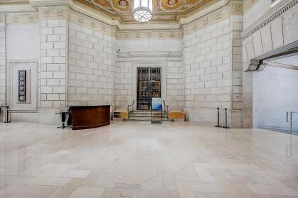 Frontdesk I Lofts at 629 Euclid Downtown Cleveland - image 8