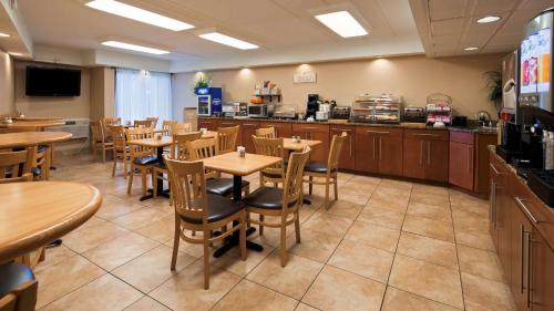 Best Western Clifton Park - image 4