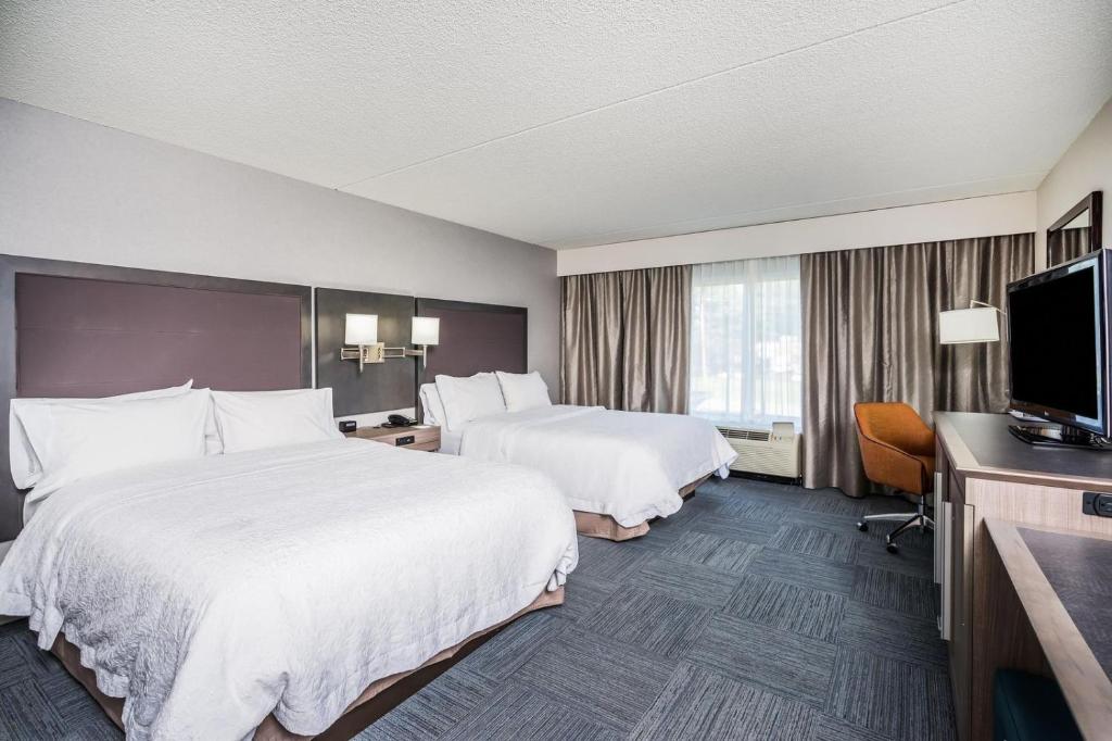 Hampton Inn Clifton Park - image 2