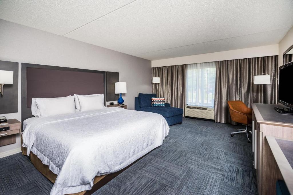 Hampton Inn Clifton Park - image 7