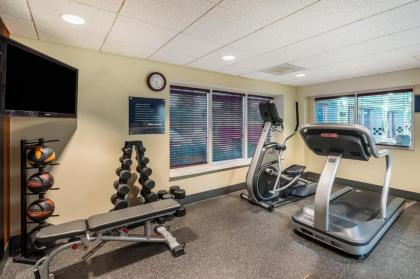 Hampton Inn Clifton Park - image 9