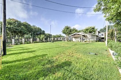 Large Clifton Home with Yard and Access to Lake Whitney - image 14