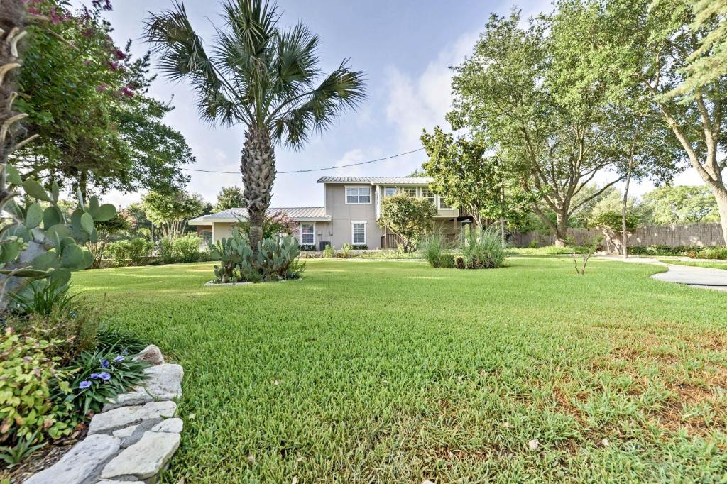 Large Clifton Home with Yard and Access to Lake Whitney - image 2