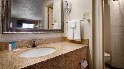 Best Western Hillside Inn - image 14