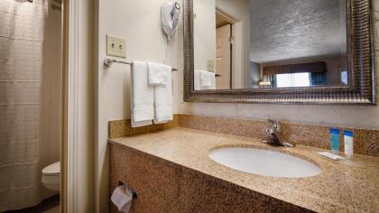 Best Western Hillside Inn - image 15