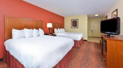 Hampton Inn Clinton - image 11