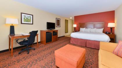 Hampton Inn Clinton - image 12