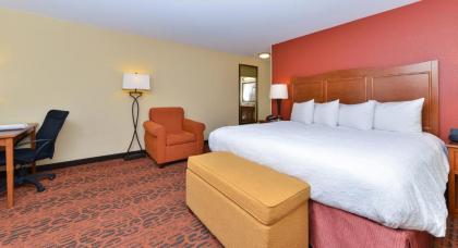 Hampton Inn Clinton - image 15