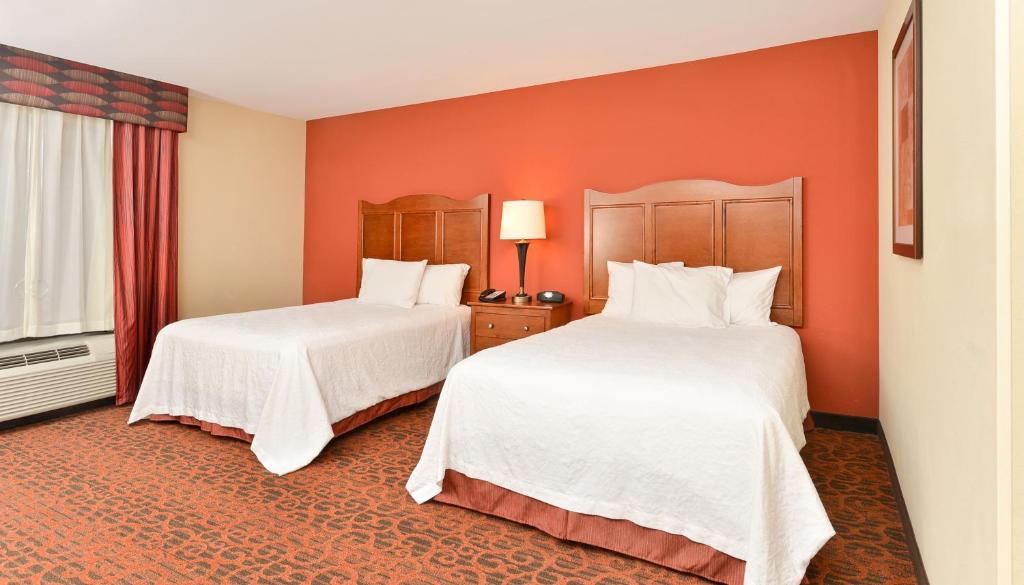 Hampton Inn Clinton - image 5