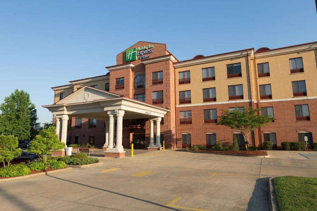 Holiday Inn Express Hotel & Suites Clinton an IHG Hotel - main image