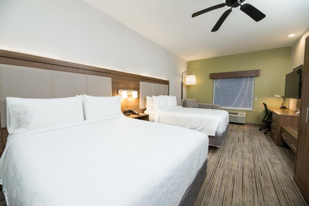 Holiday Inn Express Hotel & Suites Clinton an IHG Hotel - image 2