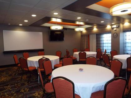 Hampton Inn Clinton - image 6