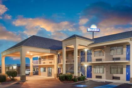 Days Inn by Wyndham Clinton - image 8