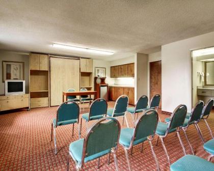 Quality Inn Clinton - image 2