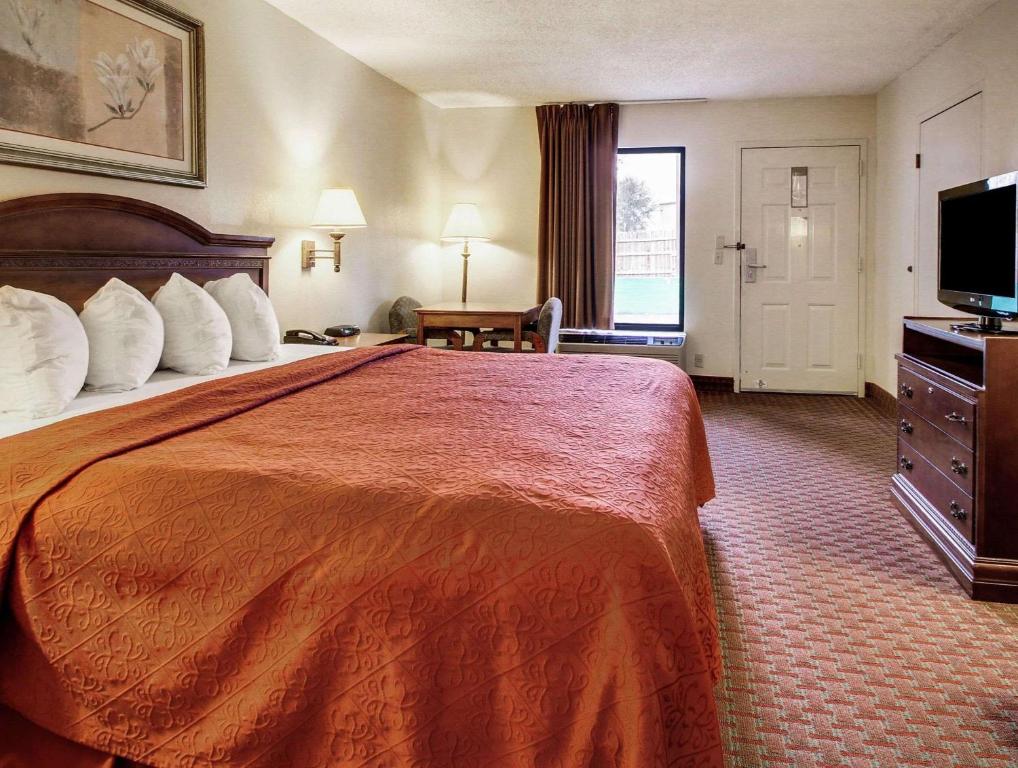 Quality Inn Clinton - image 3