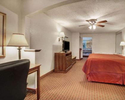 Quality Inn Clinton - image 9