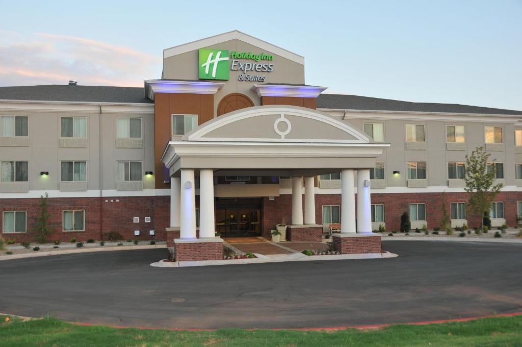 Holiday Inn Express & Suites Clinton an IHG Hotel - main image