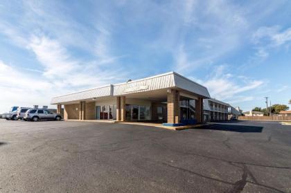 Motel 6-Clinton OK - image 10