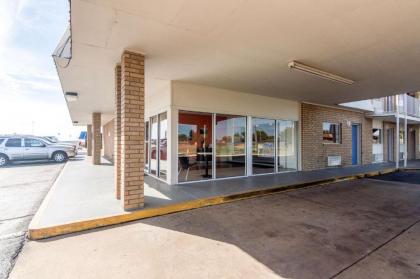 Motel 6-Clinton OK - image 11