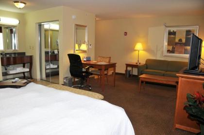 Hampton Inn Clinton - image 10