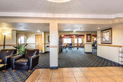 Econo Lodge Inn & Suites Clinton - image 11