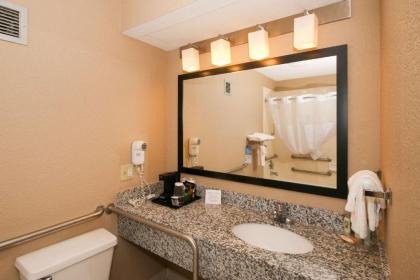 Quality Inn Clinton - image 10