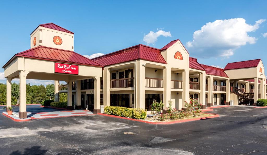 Red Roof Inn & Suites Clinton - main image