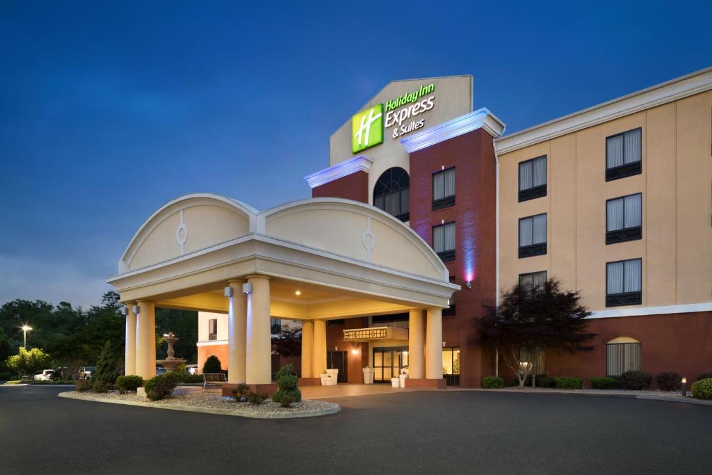 Holiday Inn Express Hotel & Suites Knoxville-Clinton an IHG Hotel - main image