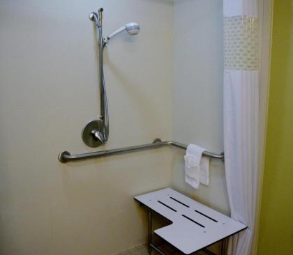 Hampton Inn Clinton - image 15