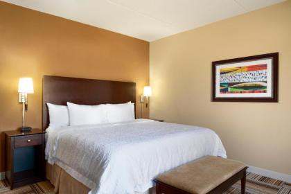 Hampton Inn Clinton - image 5