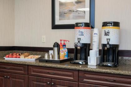 Hampton Inn Detroit Roseville - image 14