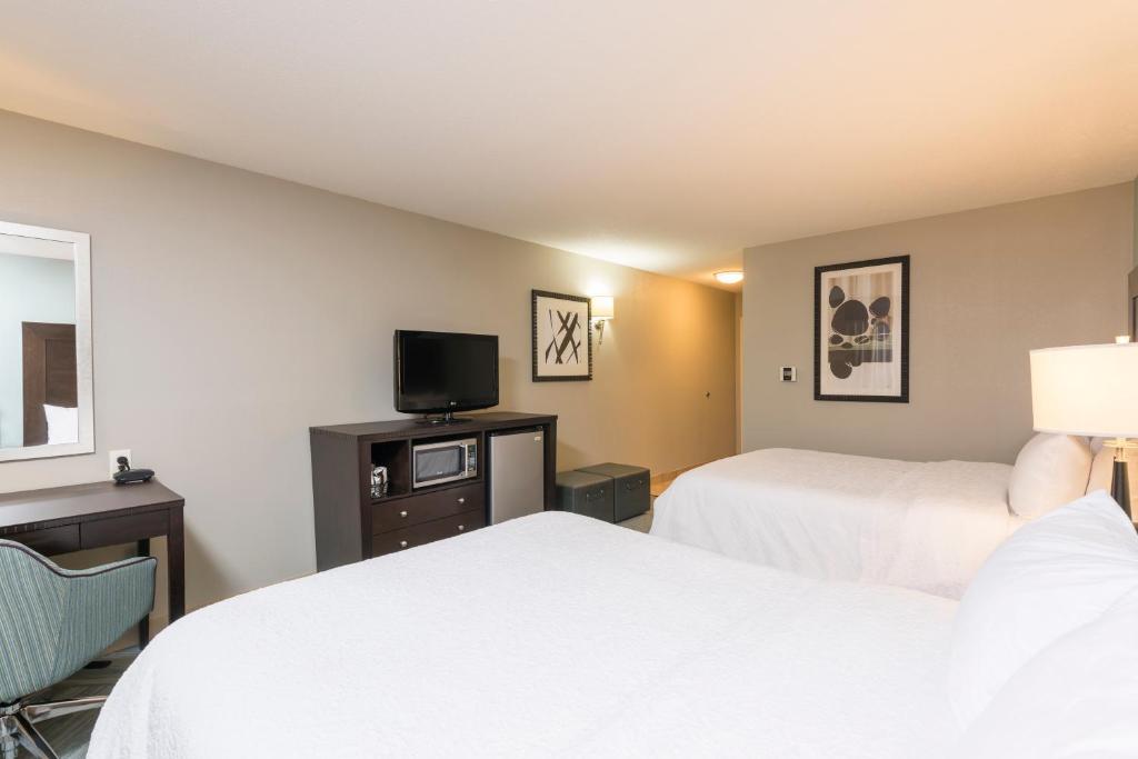 Hampton Inn Detroit Roseville - image 3