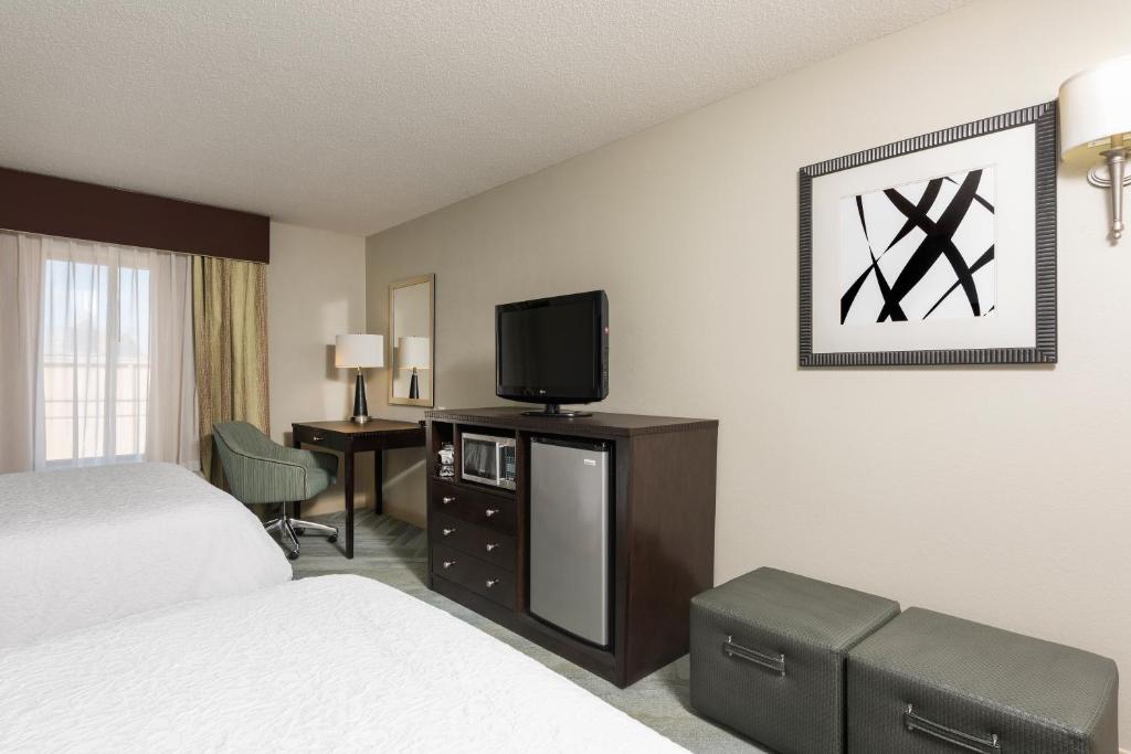 Hampton Inn Detroit Roseville - image 4