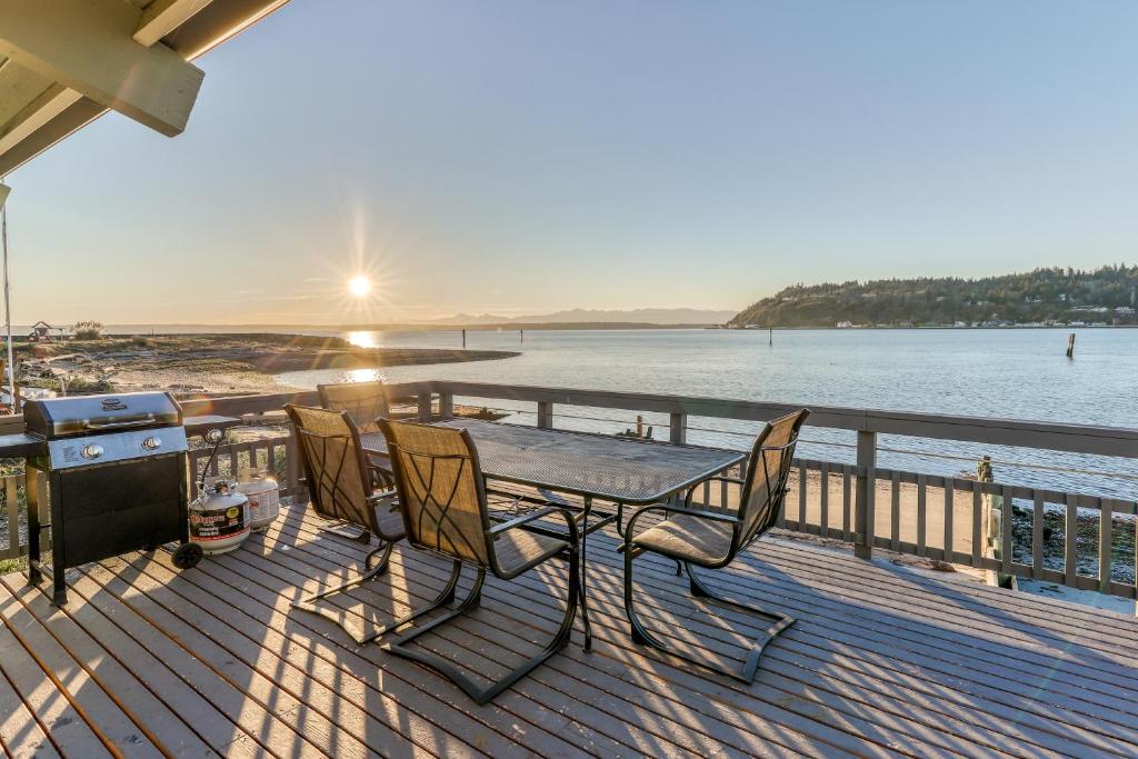 Cultus Bay Overlook - main image